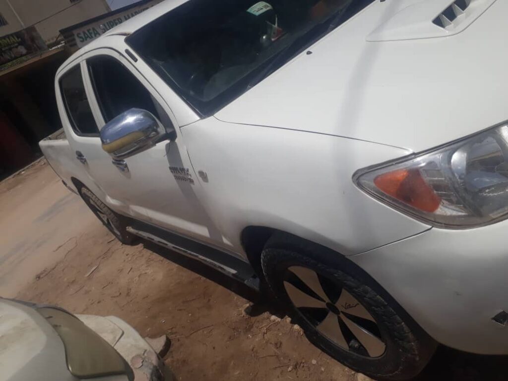 Toyota hilux pickup dual cap iib ah hargeisa