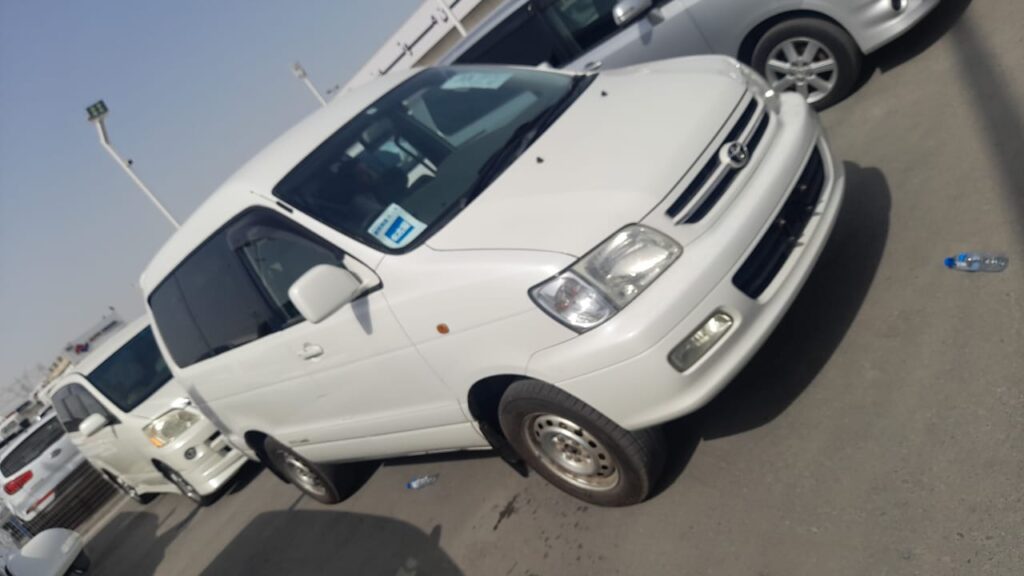 Toyota nouh 4wheel drive  iib ah hargeisa