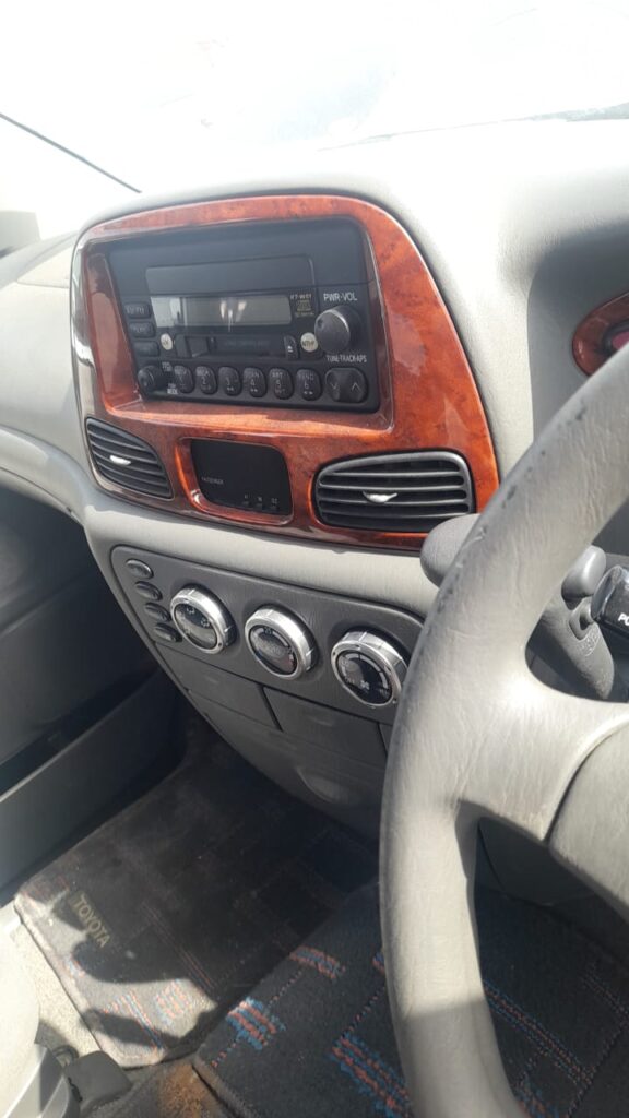 Toyota nouh 4wheel drive  iib ah hargeisa