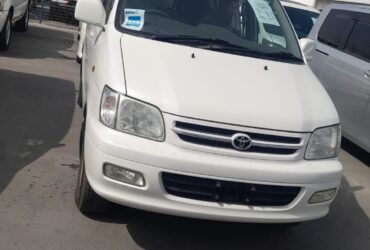 Toyota nouh 4wheel drive  iib ah hargeisa