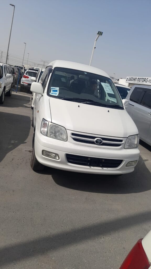 Toyota nouh 4wheel drive  iib ah hargeisa